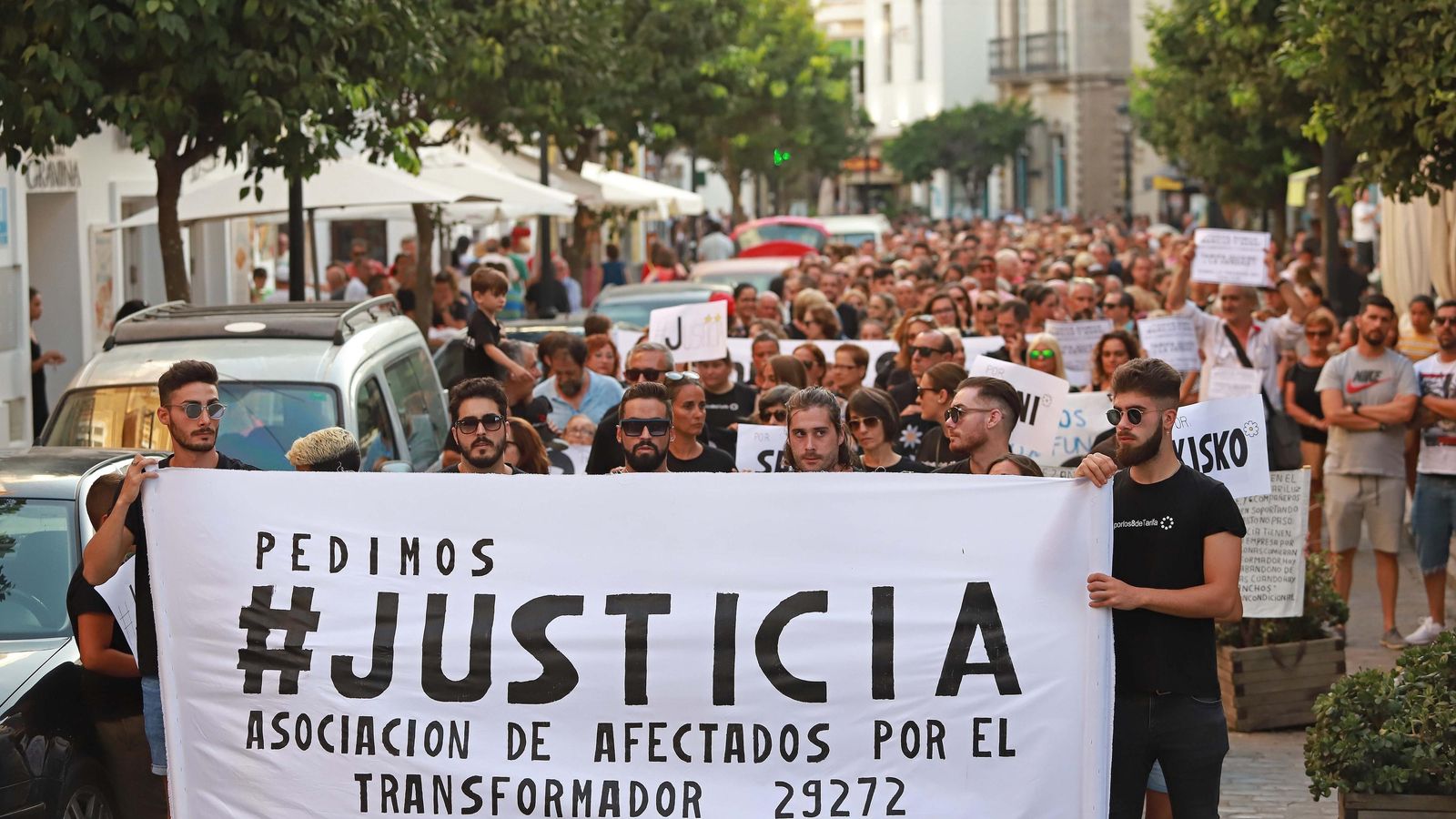 Tarifa arropa a los afectados del accidente cada 5 de agosto, aniversario de la tragedia. Tarifa arropa a los afectados del accidente cada 5 de agosto, aniversario de la tragedia.
