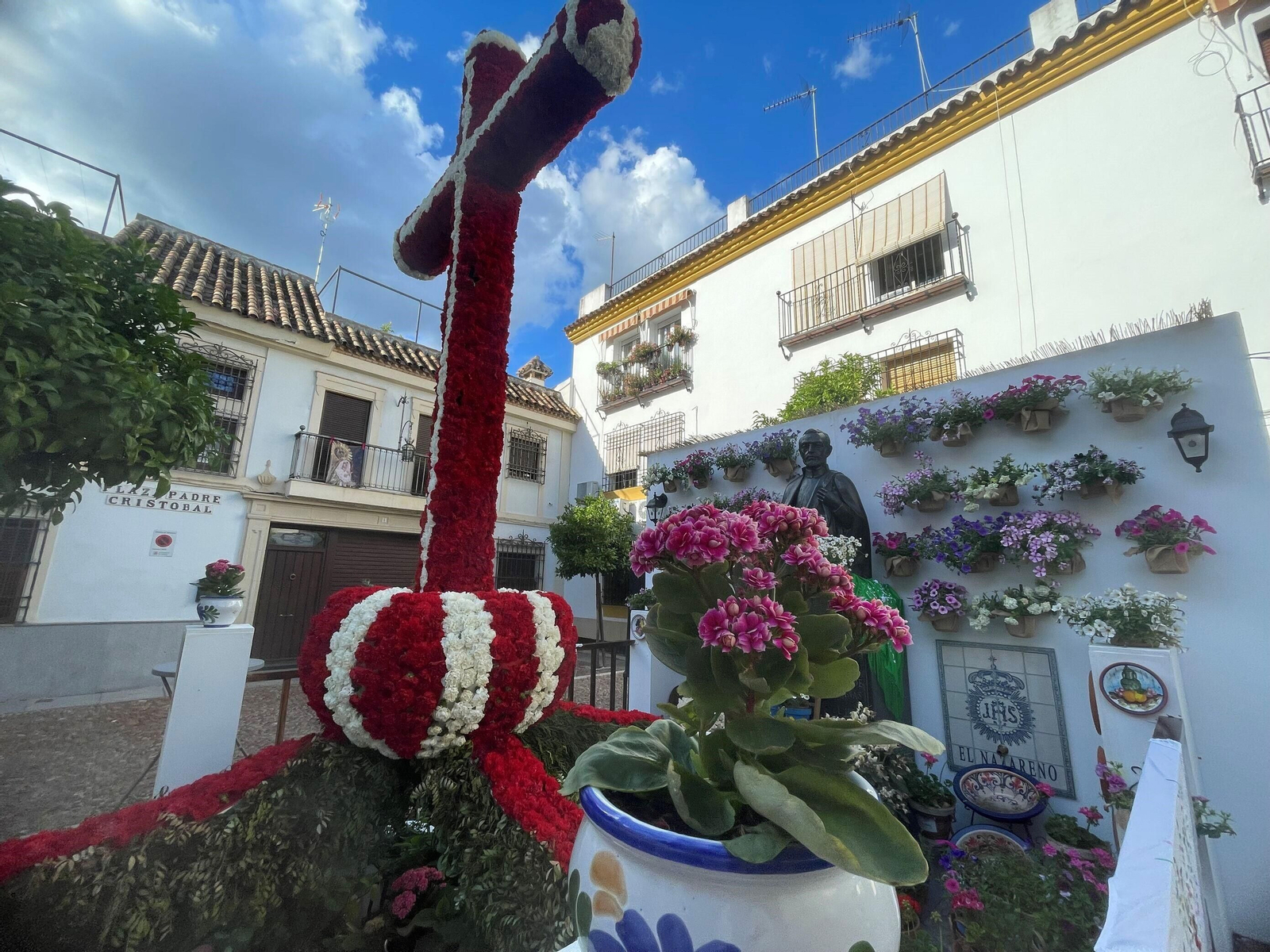 Cruz de la Hermandad de Nuestro Padre Jesús Nazareno. Las Cruces ganadoras del concurso municipal de Córdoba 2024, en imágenes
