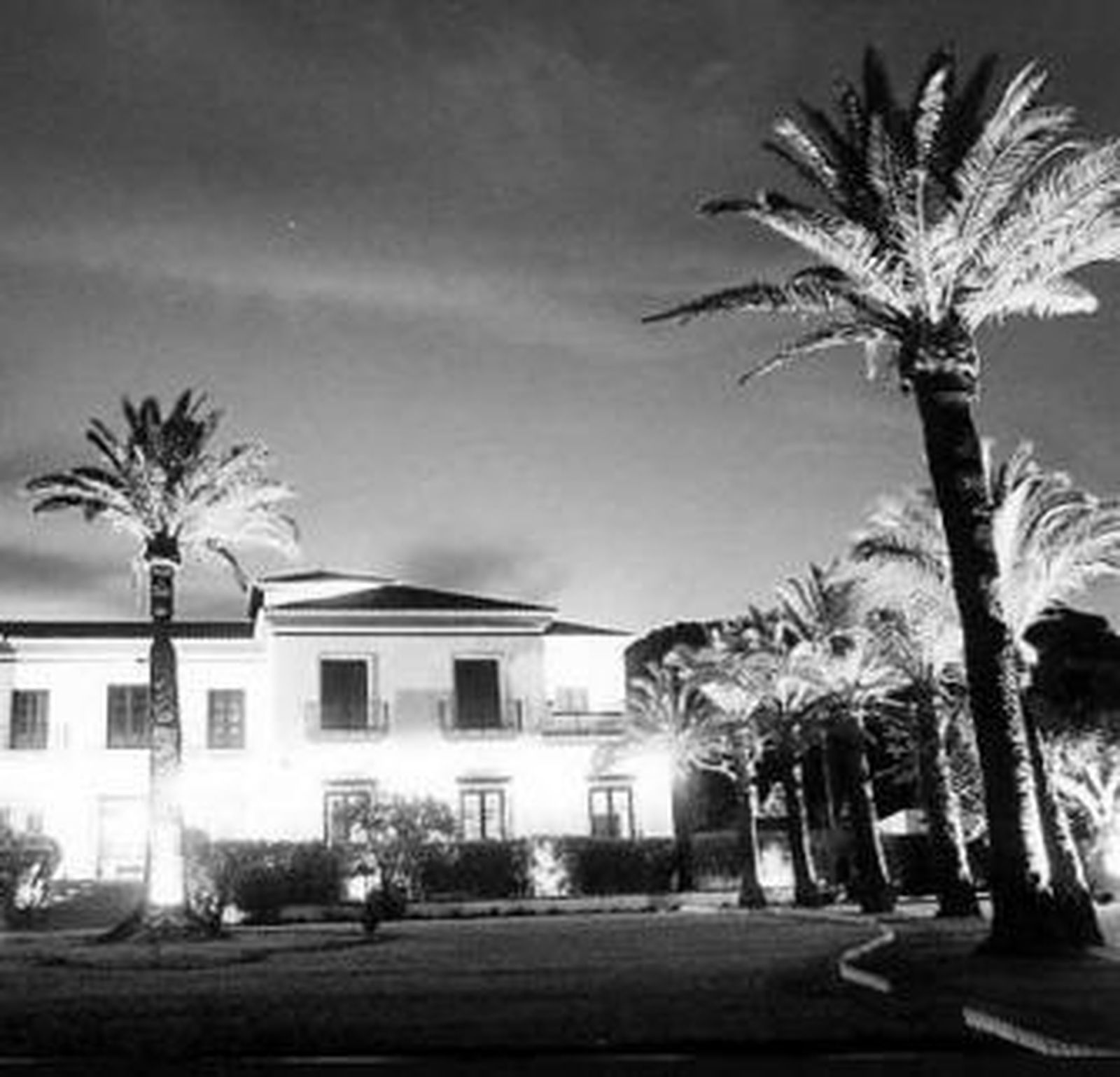 Imagen nocturna de la Hacienda El Pinar.