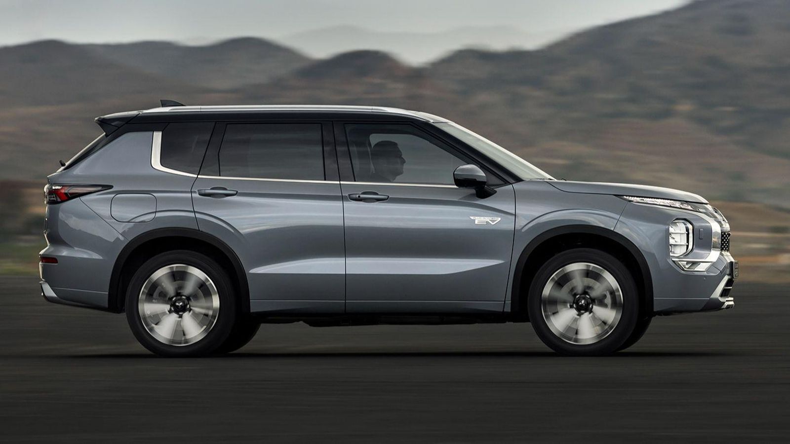 Del Outlander PHEV, pionero en esta categoría desde pues se lanzó por primera vez en 2013, se han vendido 200.000 unidades en Europa y, de ellas, 11.000 en España. Del Outlander PHEV, pionero en esta categoría desde pues se lanzó por primera vez en 2013, se han vendido 200.000 unidades en Europa y, de ellas, 11.000 en España.