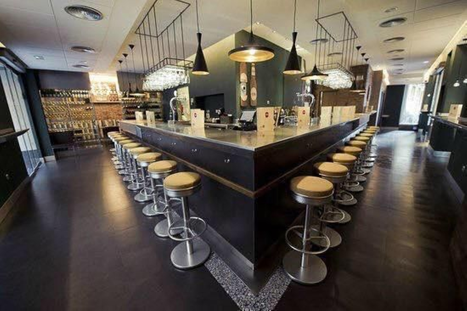 Interior del restaurante KGB de Málaga.