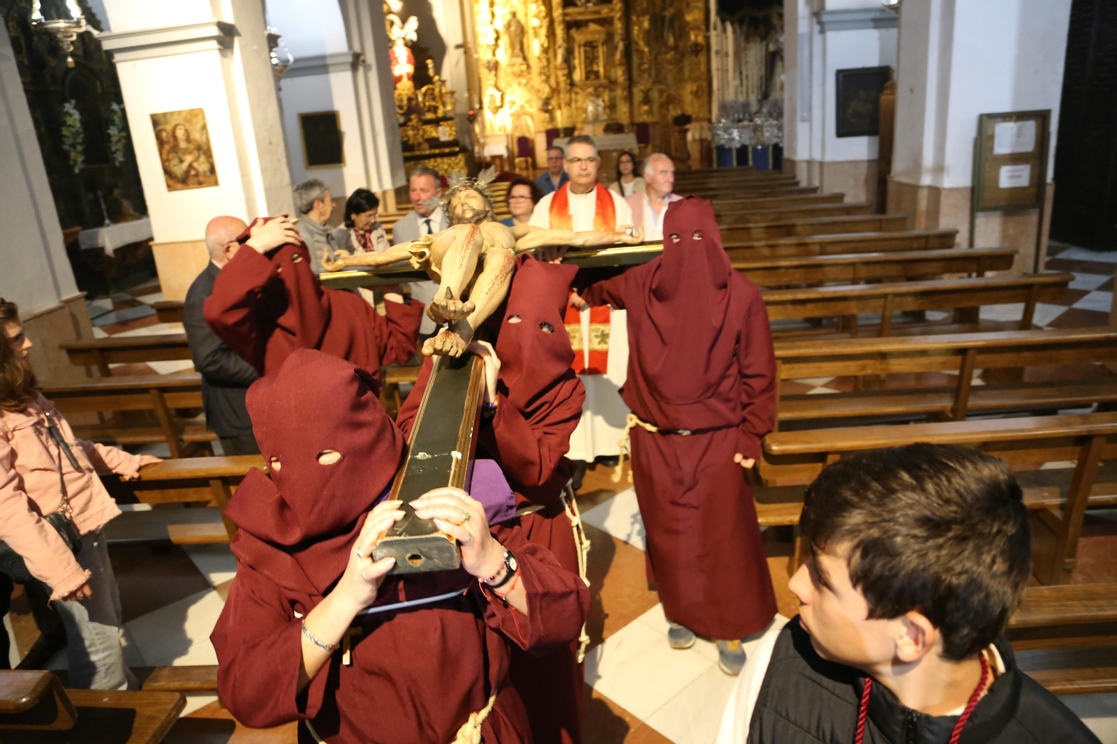 Domingo de Ramos en Montoro: El traslado del Cristo de las Penas, en fotografías