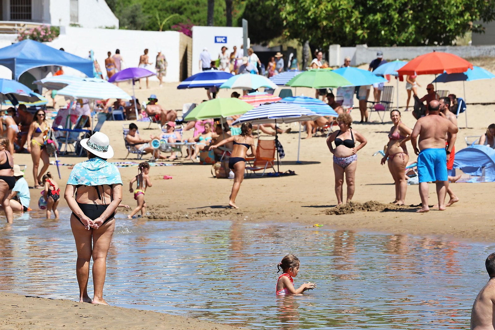 Las imágenes del domingo de playa en Huelva
