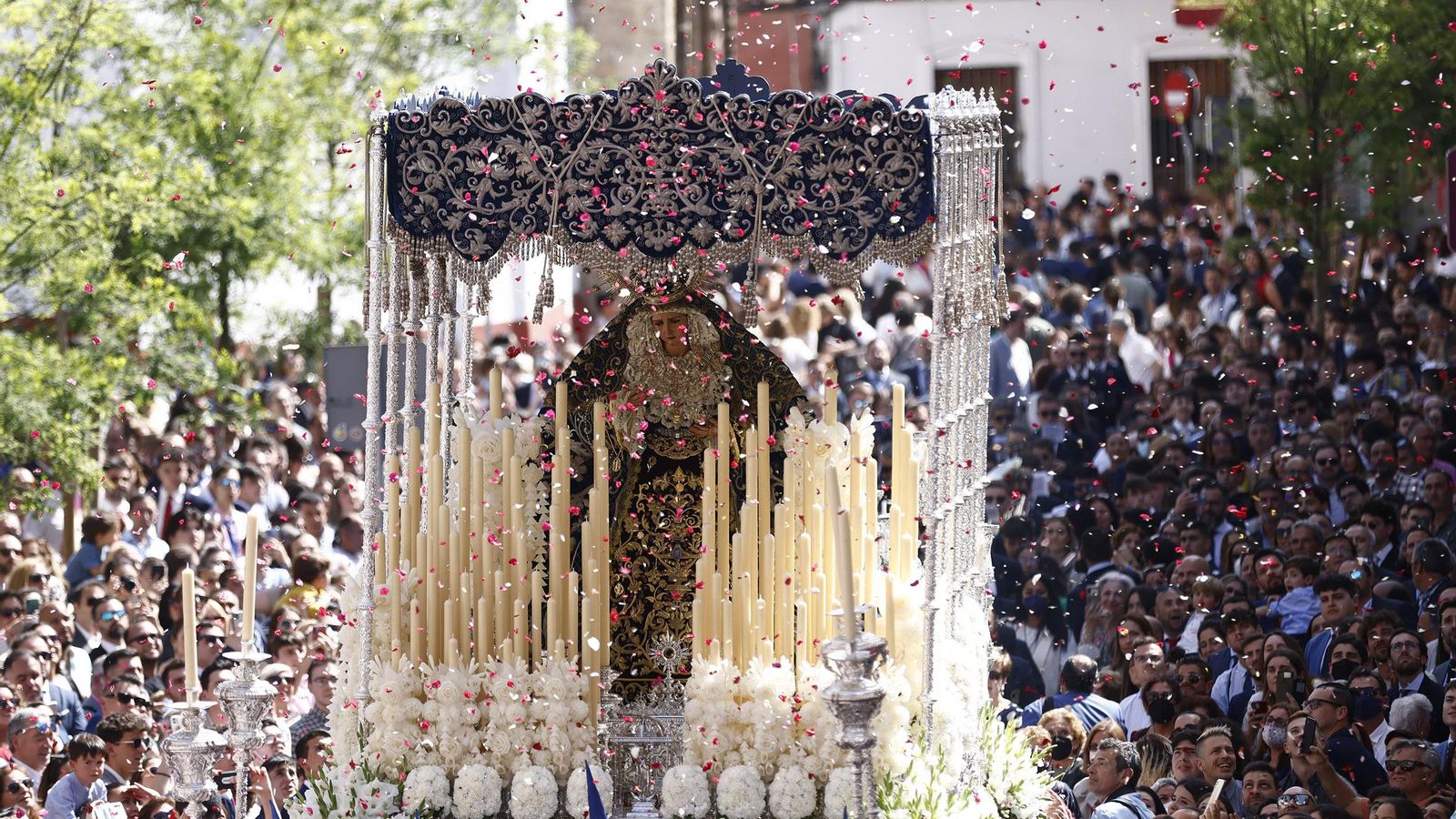Fotos de La Hiniesta el Domingo de Ramos en la Semana Santa de Sevilla