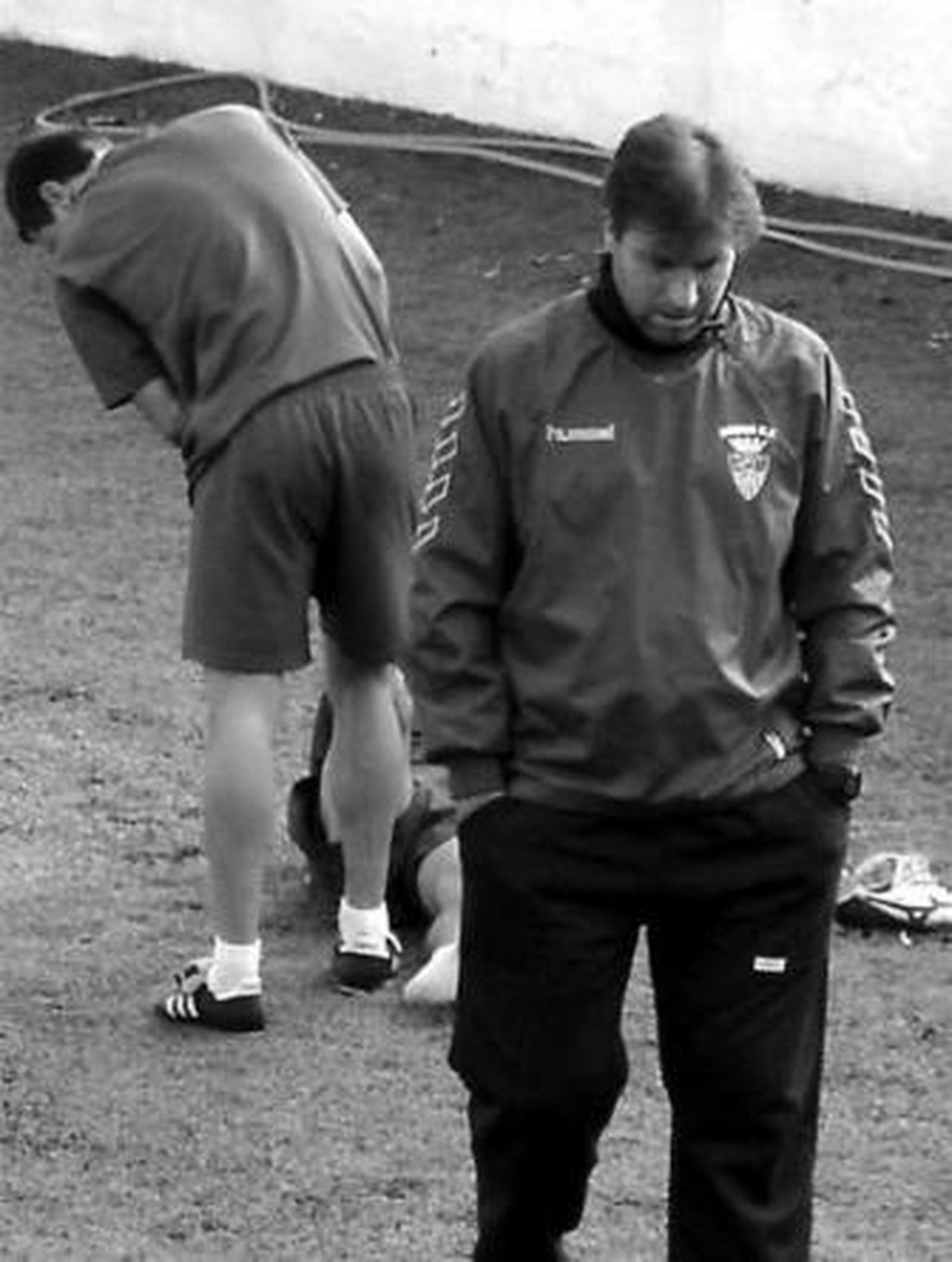 Oliva, pensativo en un entrenamiento del Arcos.