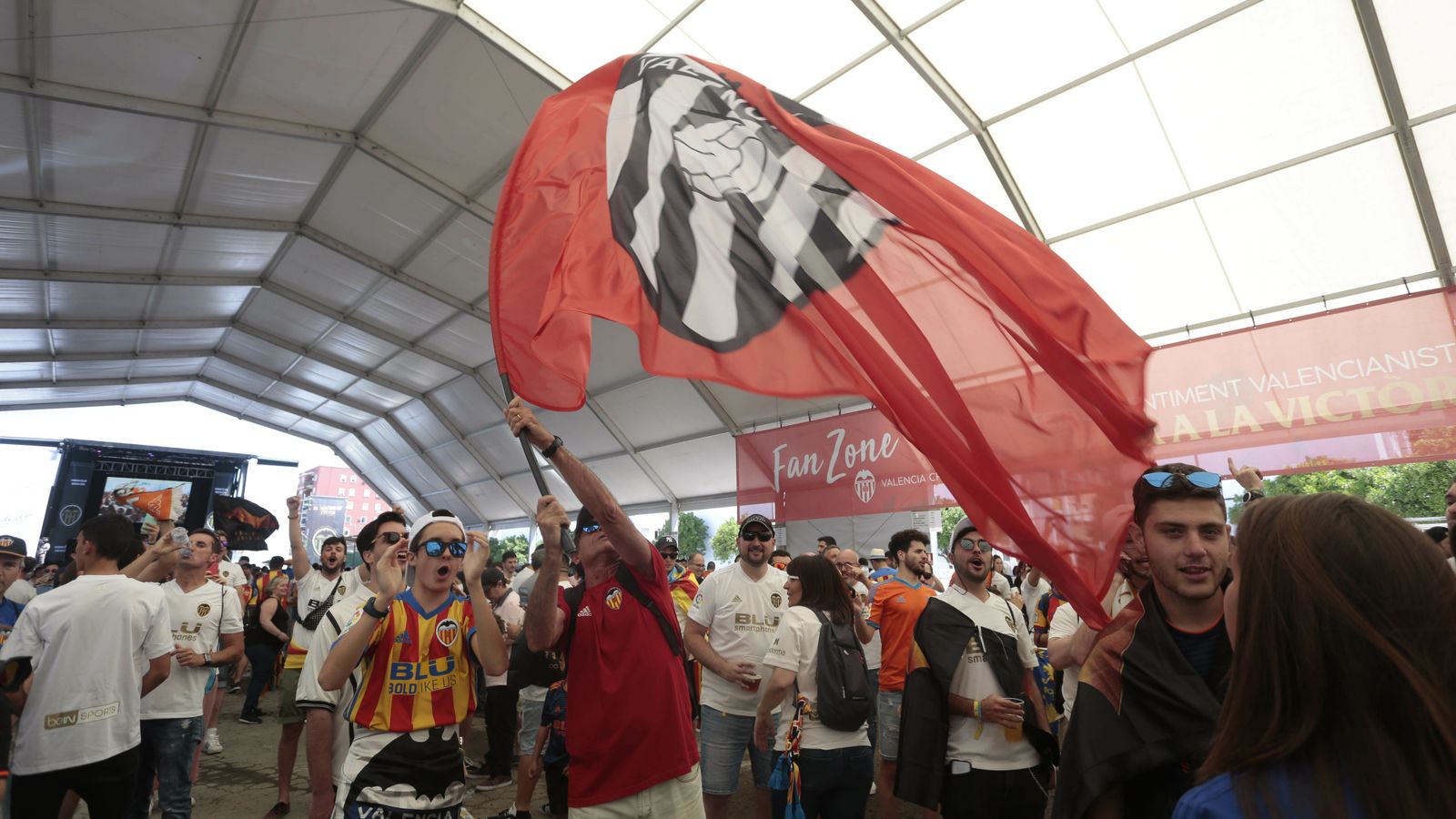 Espectaculares imágenes de la afición del Valencia