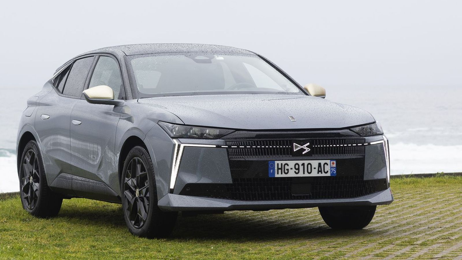 El DS Nº 4 es el modelo de esta edición especial que incorpora mayor número de propuestas mecánicas: hasta cuatro distintas.