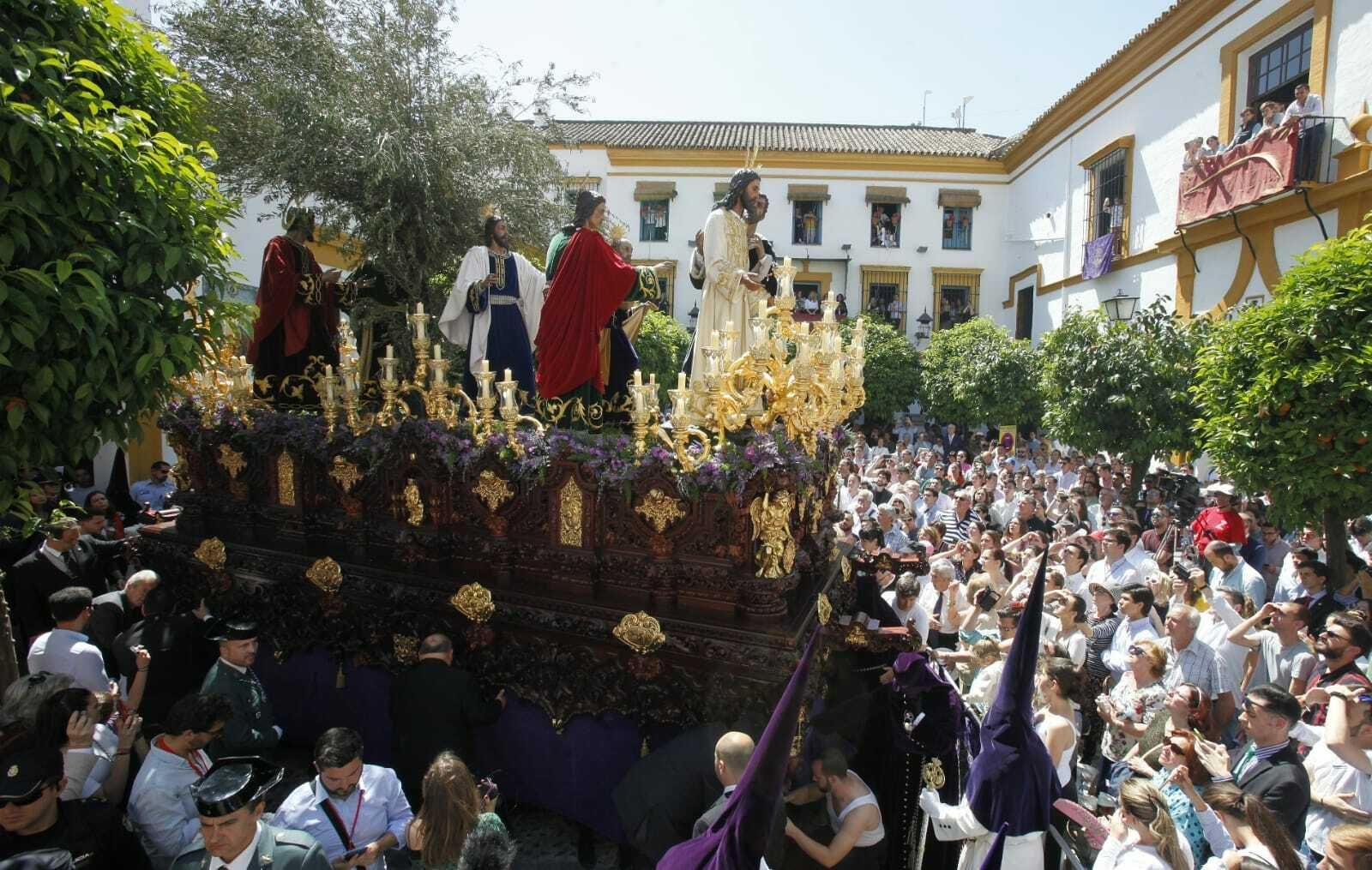 Las imágenes del Lunes Santo en Sevilla