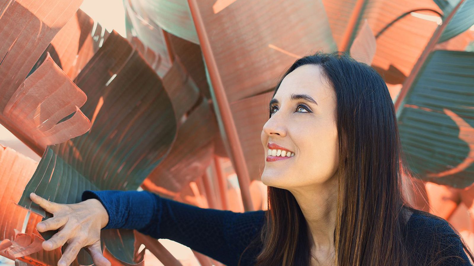 María Parra en una foto promocional de su primer álbum con Warner.