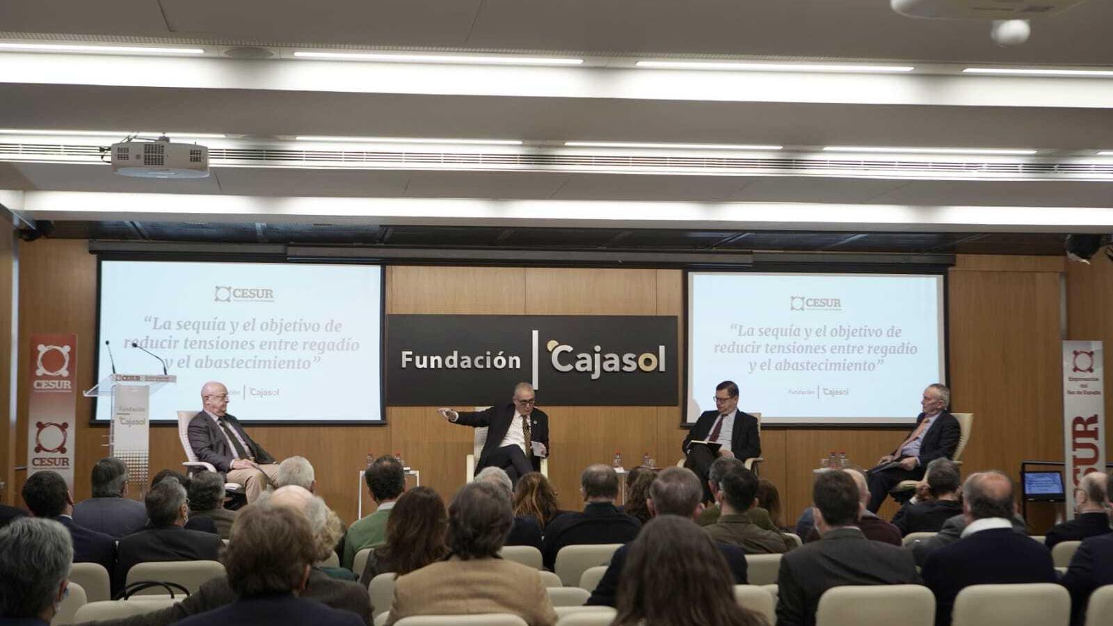 Fernando Seco, moderador, en la mesa con Cepeda, Páez y Rodríguez, este jueves. Fernando Seco, moderador, en la mesa con Cepeda, Páez y Rodríguez, este jueves.