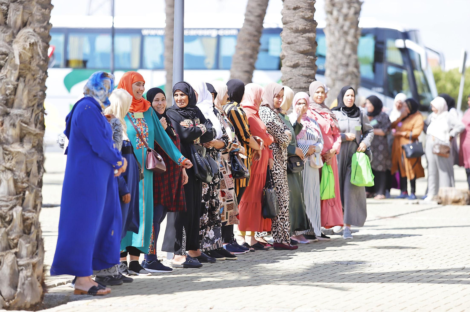 Imágenes de la entrega de los diplomas a las mujeres que han participado en el programa Wafira. Imágenes de la entrega de los diplomas a las mujeres que han participado en el programa Wafira.