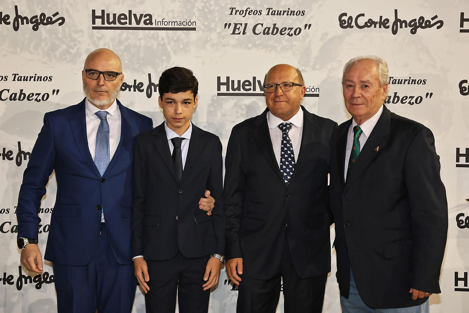 Imágenes del ambiente en la entrega de la XXXII edición de los premios taurinos "El Cabezo"