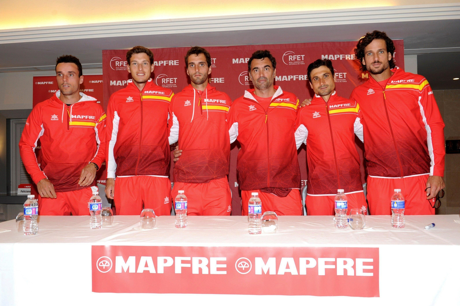 Bruguera celebra tener a cinco tenistas