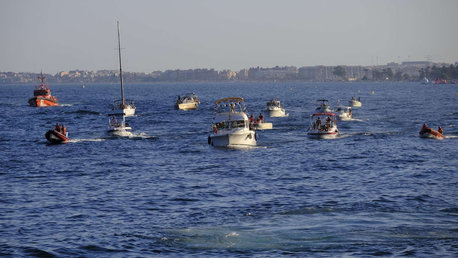 Procesión marinera de la Virgen del Carmen en Aguadulce