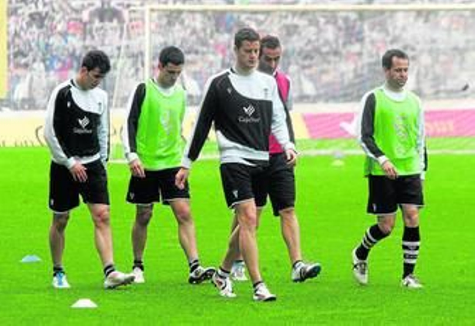 Fede Vico, Mane, Oriol Riera, Alberto Aguilar y Arteaga se toman un respiro, ayer.