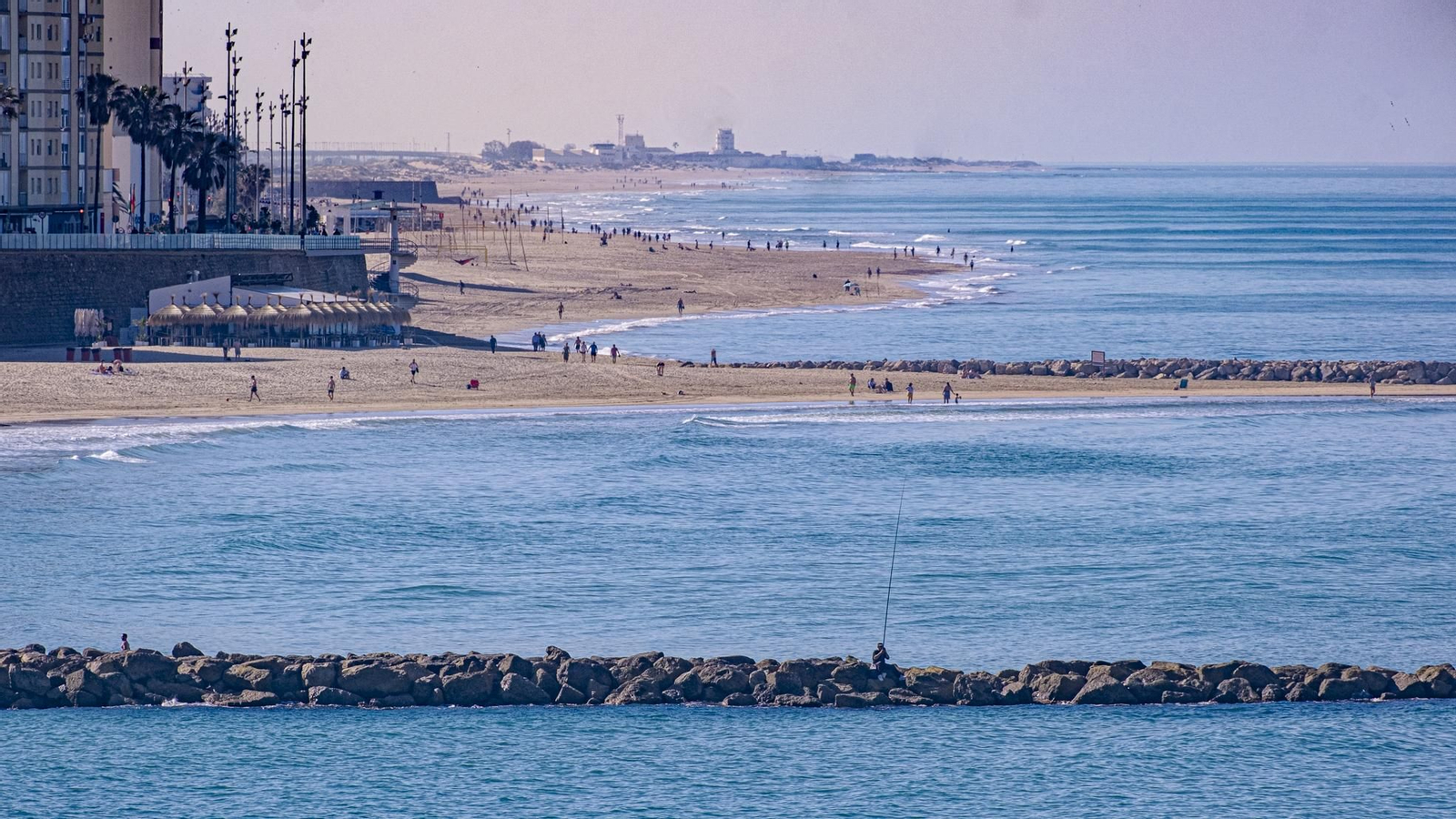 Las playas de La Victoria y Santa María del Mar