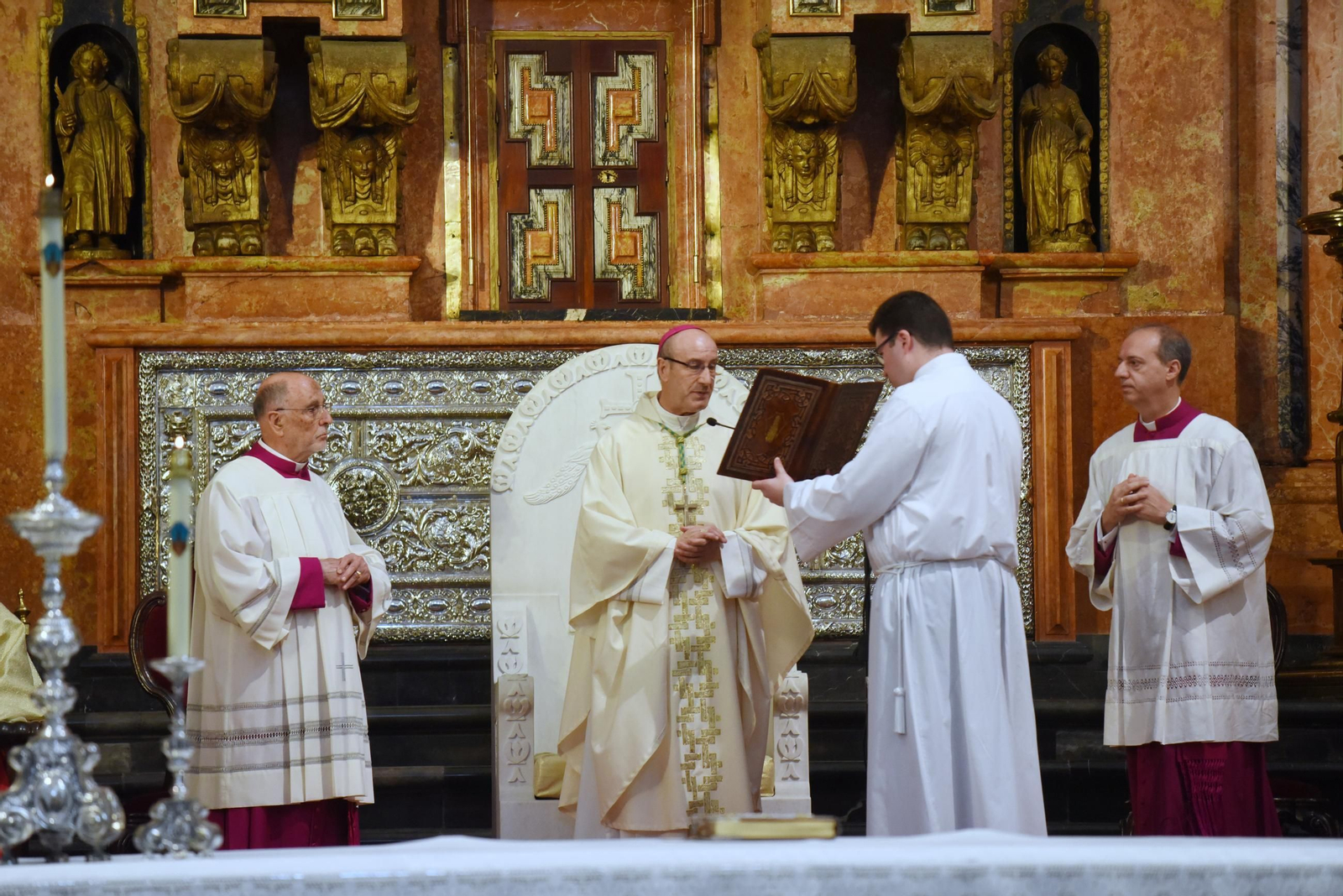 La toma de posesión del nuevo obispo de Córdoba, Jesús Fernández, en imágenes
