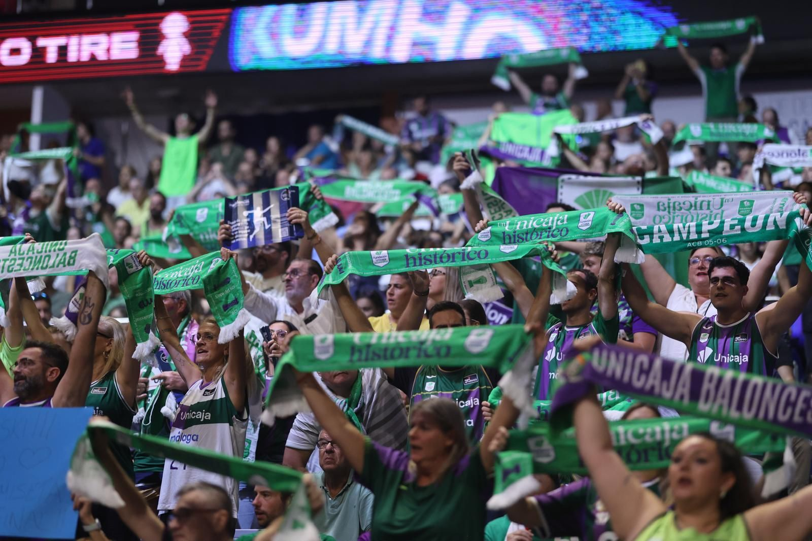 Búscate en las gradas del Carpena en las semifinales de Supercopa entre Unicaja y Valencia Basket