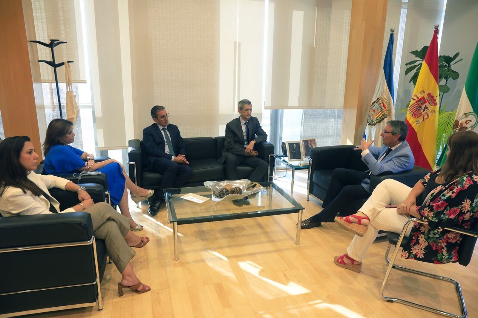 Un momento de la reunión de los presidentes de la Fundación Unicaja Banco y la Diputación Provincial.