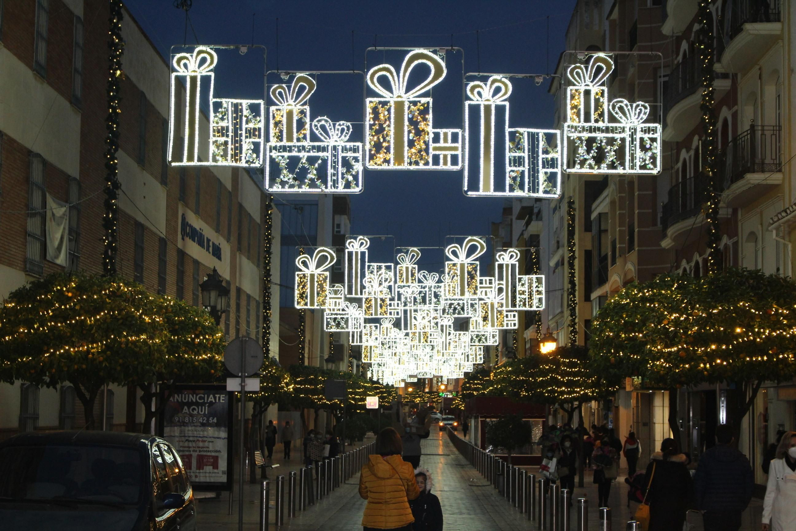 Detalle del alumbrado de Puente Genil.