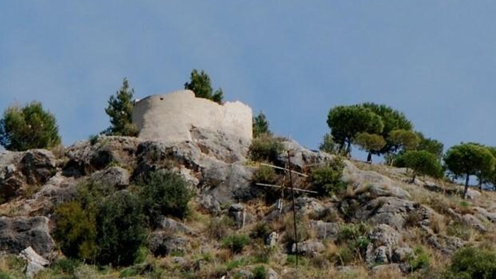 Nadie sabe con seguridad cuándo se construyó el castillo de Lízar. Nadie sabe con seguridad cuándo se construyó el castillo de Lízar.