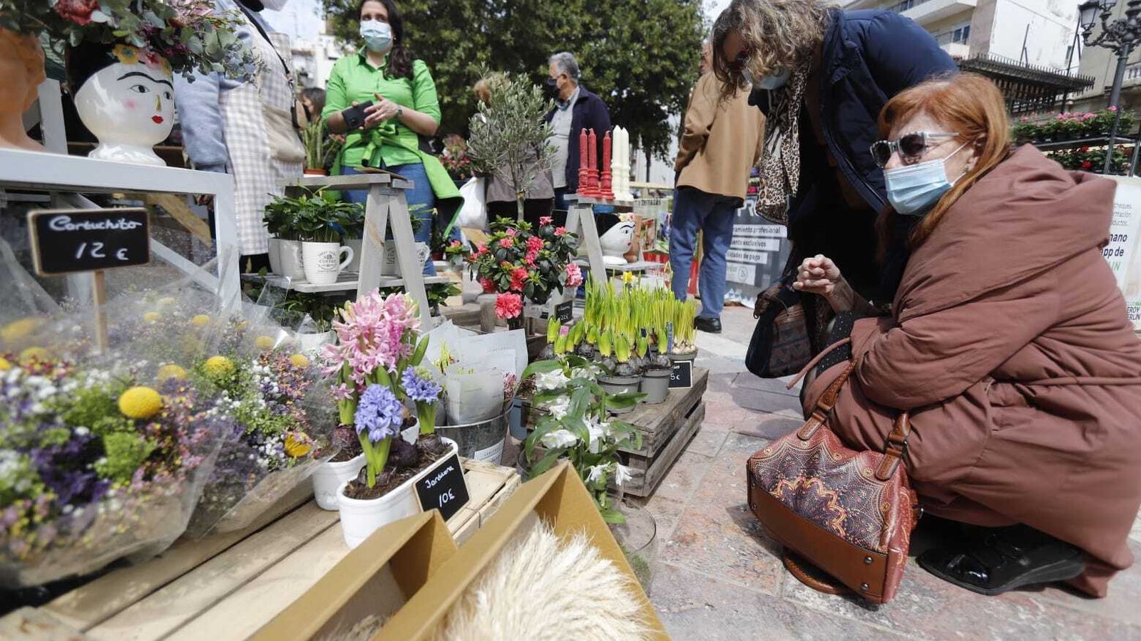 Ambiente en el Mercado de las Flores y Plantas de la Plaza de las Monjas.
