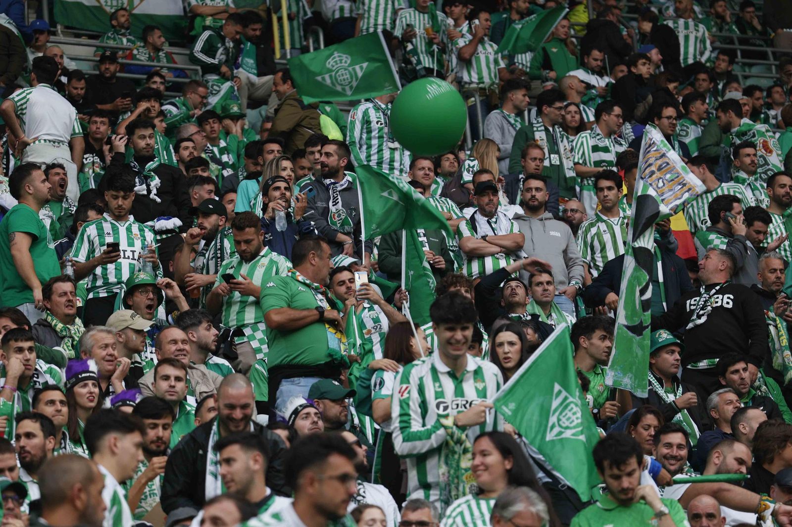 La afición del Betis en la final de la Conference League