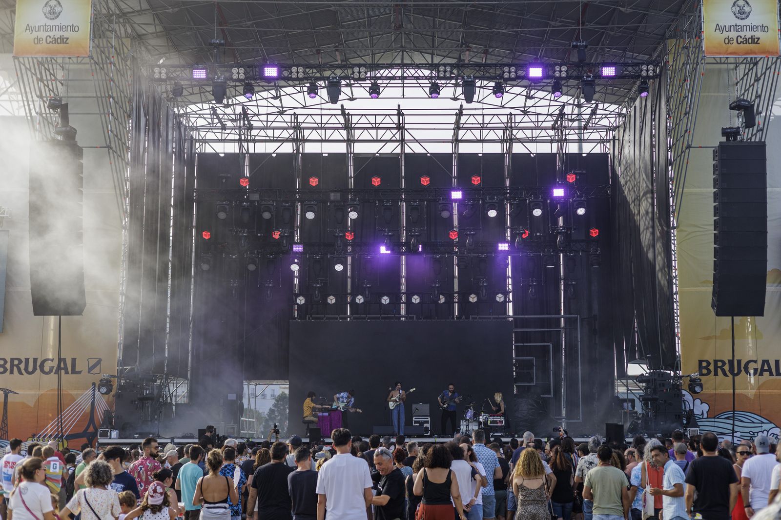 Búscate en las imágenes del primer día de conciertos en el festival  "No sin música"