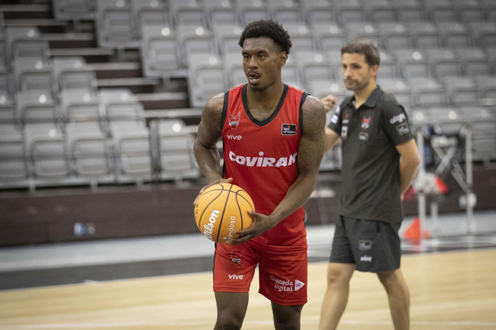 Las mejores imágenes del primer entrenamiento del Covirán Granada