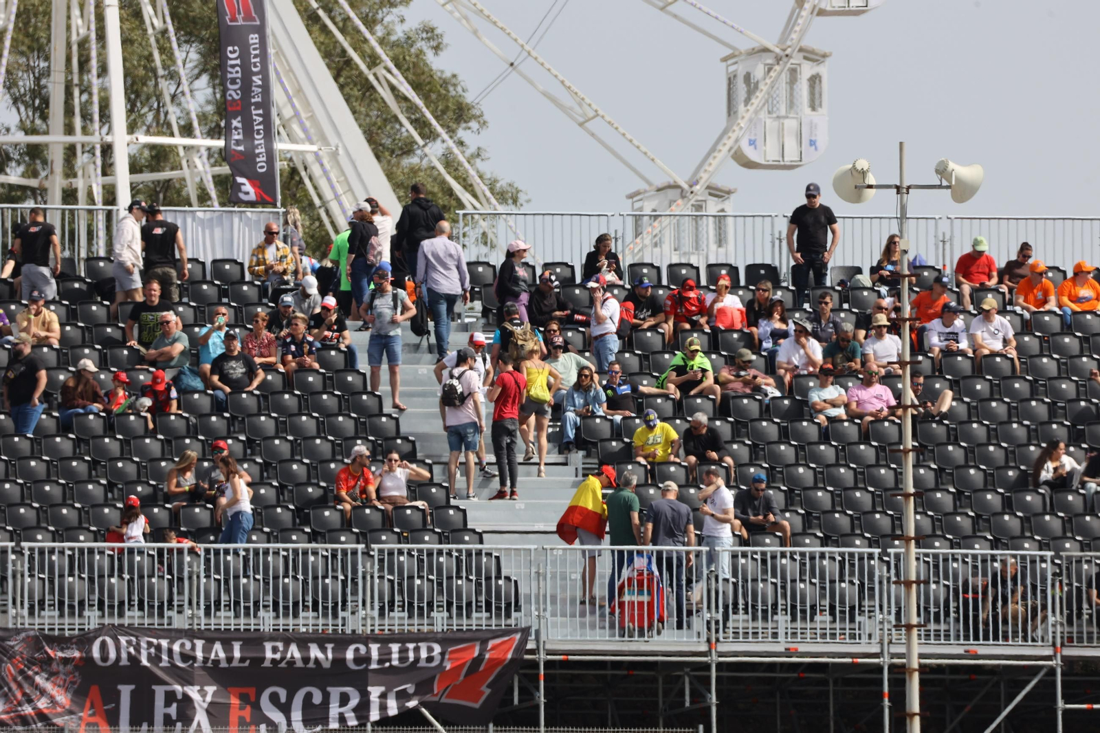 Ambiente del viernes en las gradas del Circuito de Jerez - Ángel Nieto