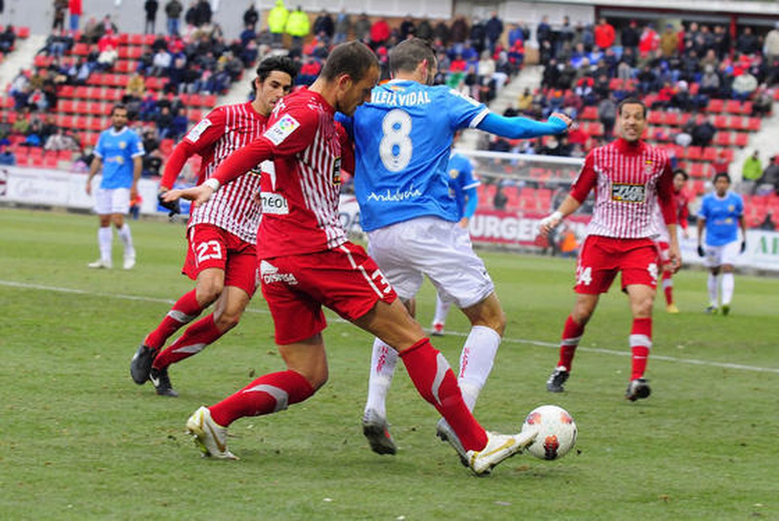 El Almería gana a domicilio al Girona y empata a puntos con el tercero. / LOF