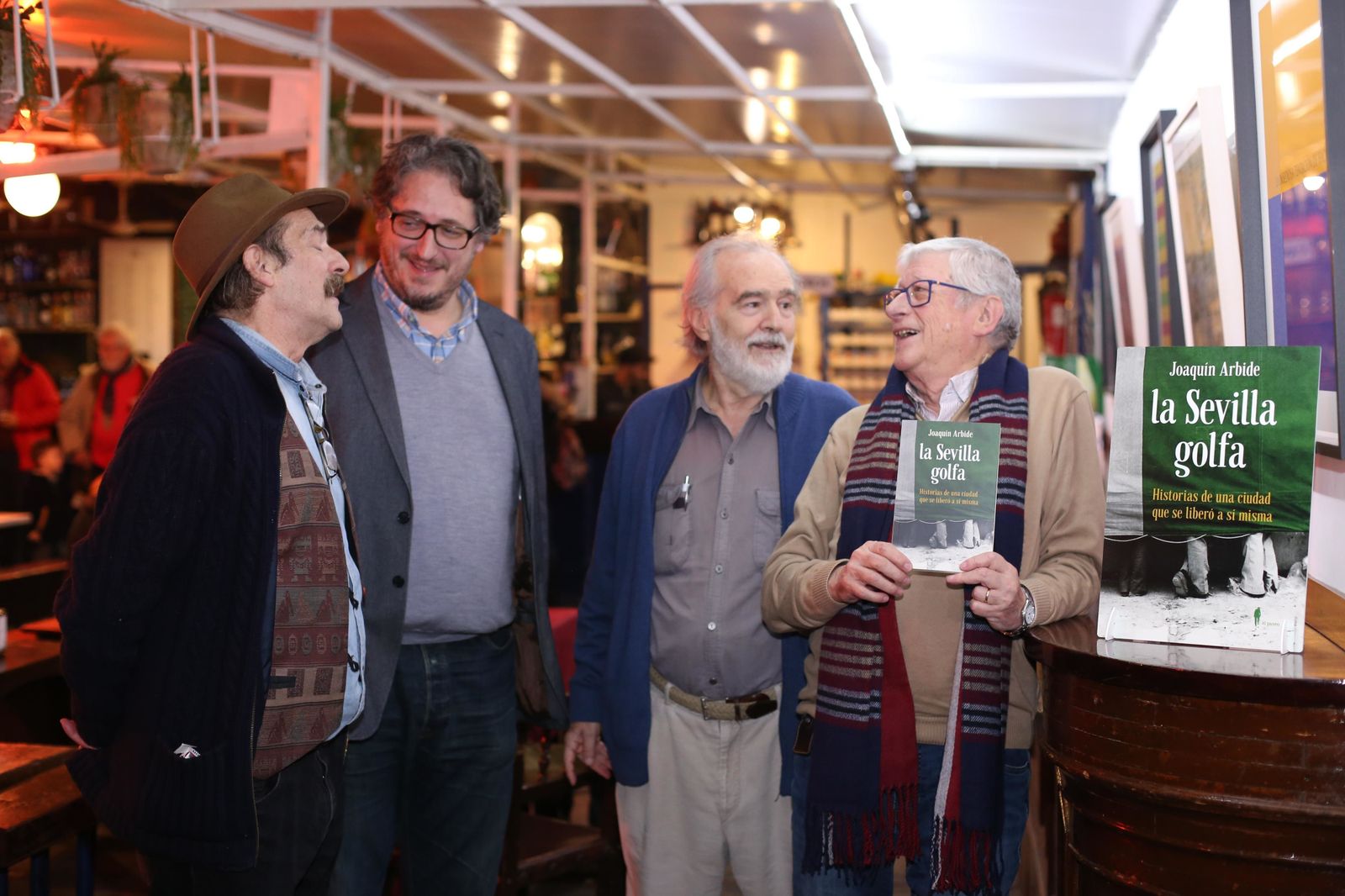 Joaquín Arbide, primero por la derecha, con los hermanos Gonzalo y Javier García Pelayo y David González Romero.