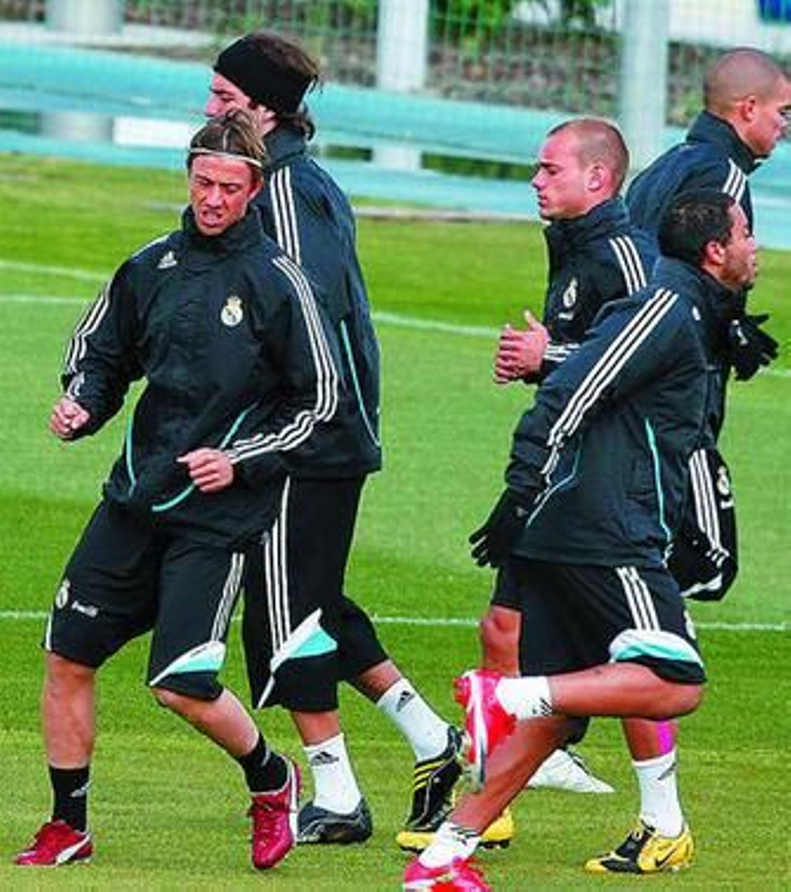 Guti, que es baja, Marcelo y Sneijder, en un entrenamiento.