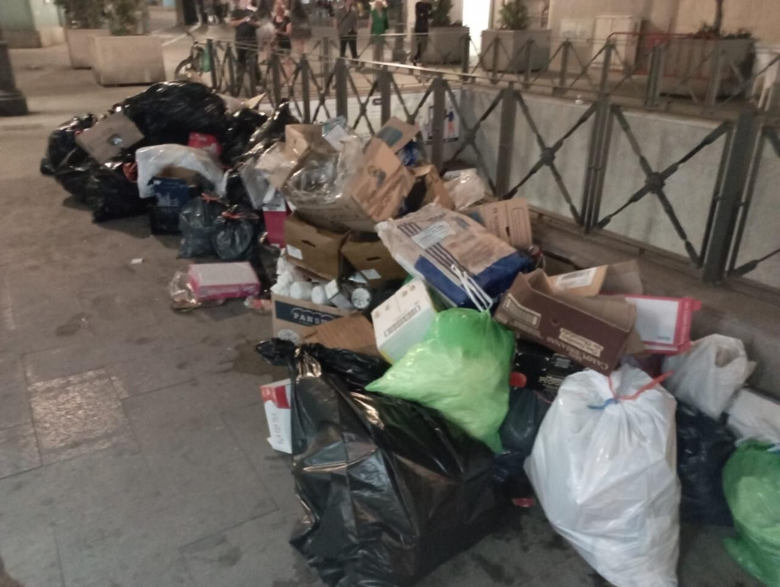Acumulación de basura en la Corredera.