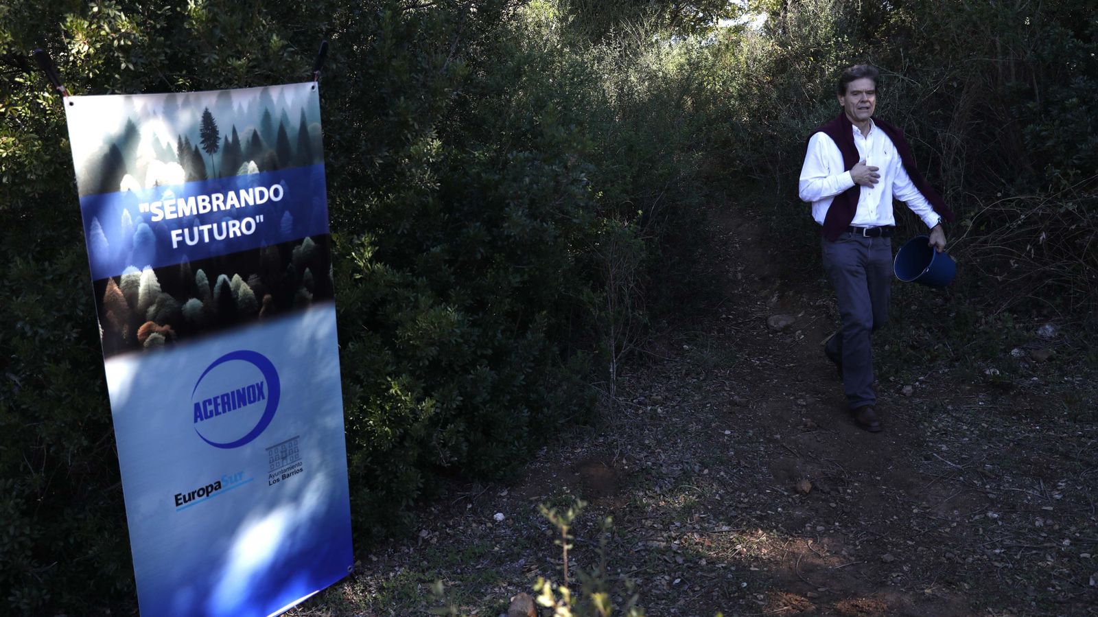 Jornada de reforestación en El Palancar por trabajadores de Acerinox, en imágenes