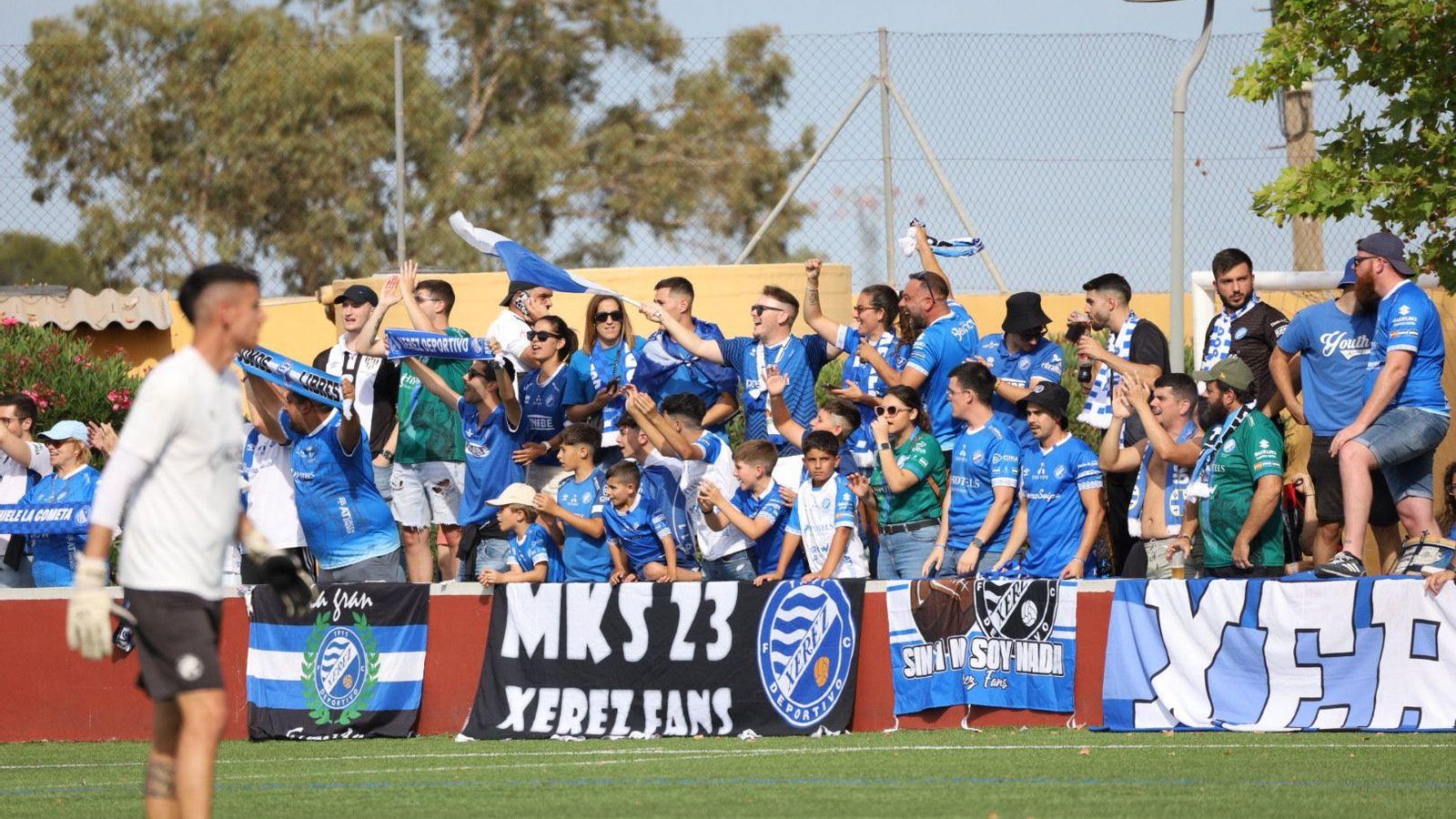 La afición del Xerez DFC no paró de animar a su equipo.