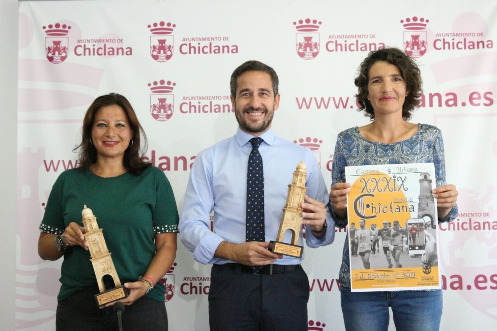 El edil de Deportes, con Irene Román y Alicia González.