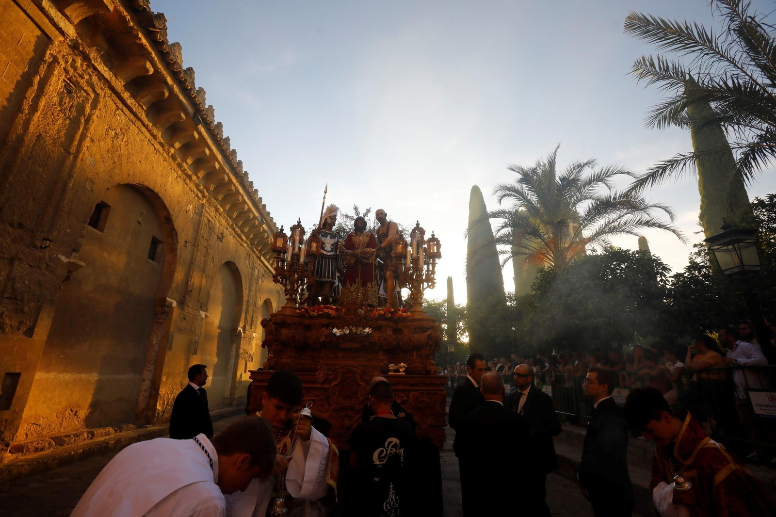 Las mejores fotos de los traslados de regreso de las hermandades tras el Magno Vía Crucis de Córdoba