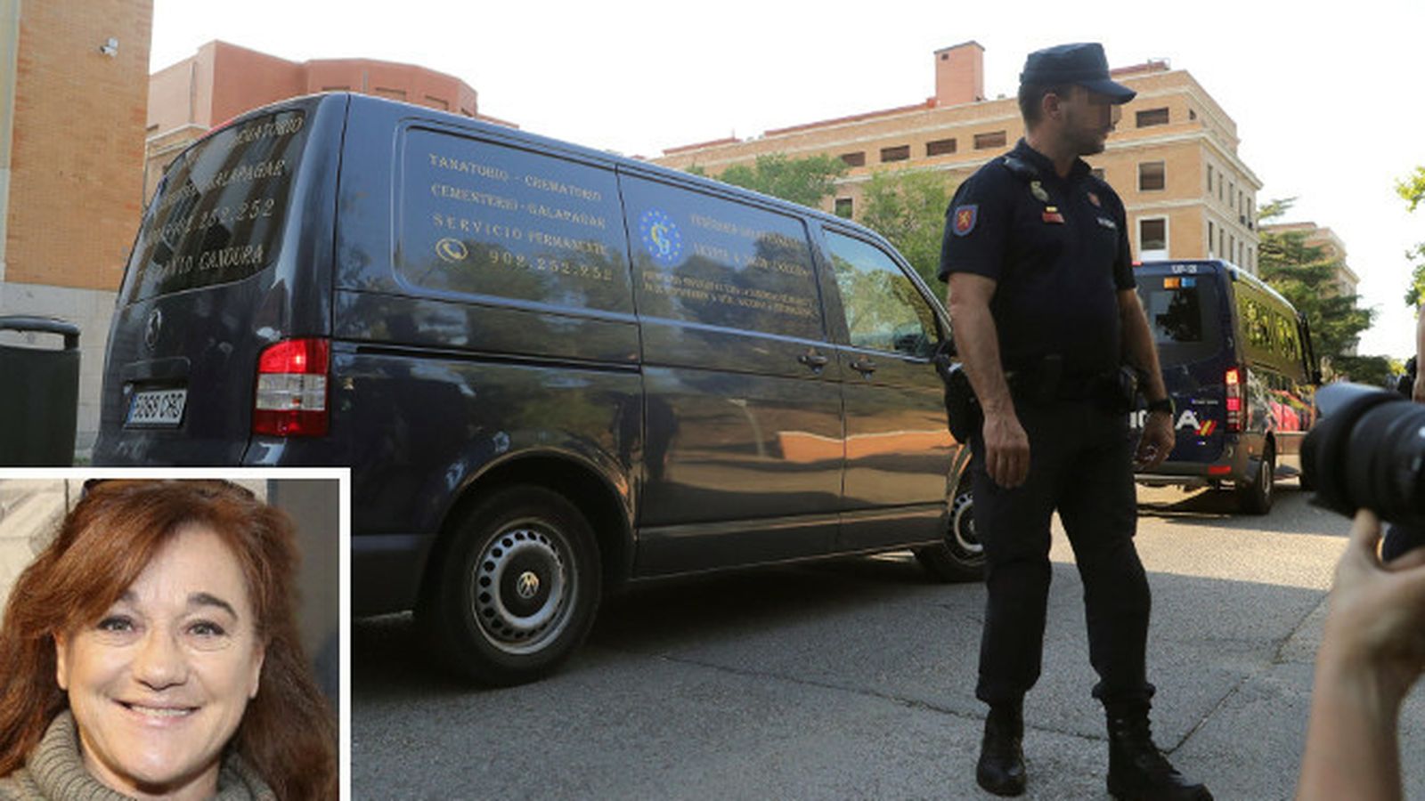 El coche fúnebre que traslada los restos de Fernández Ochoa.