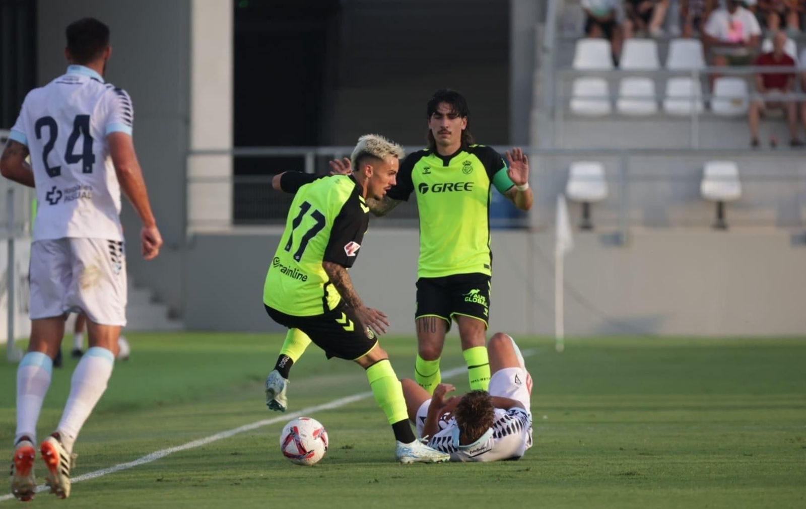 Las imágenes del Cádiz- Betis en el Ciudad de La Línea