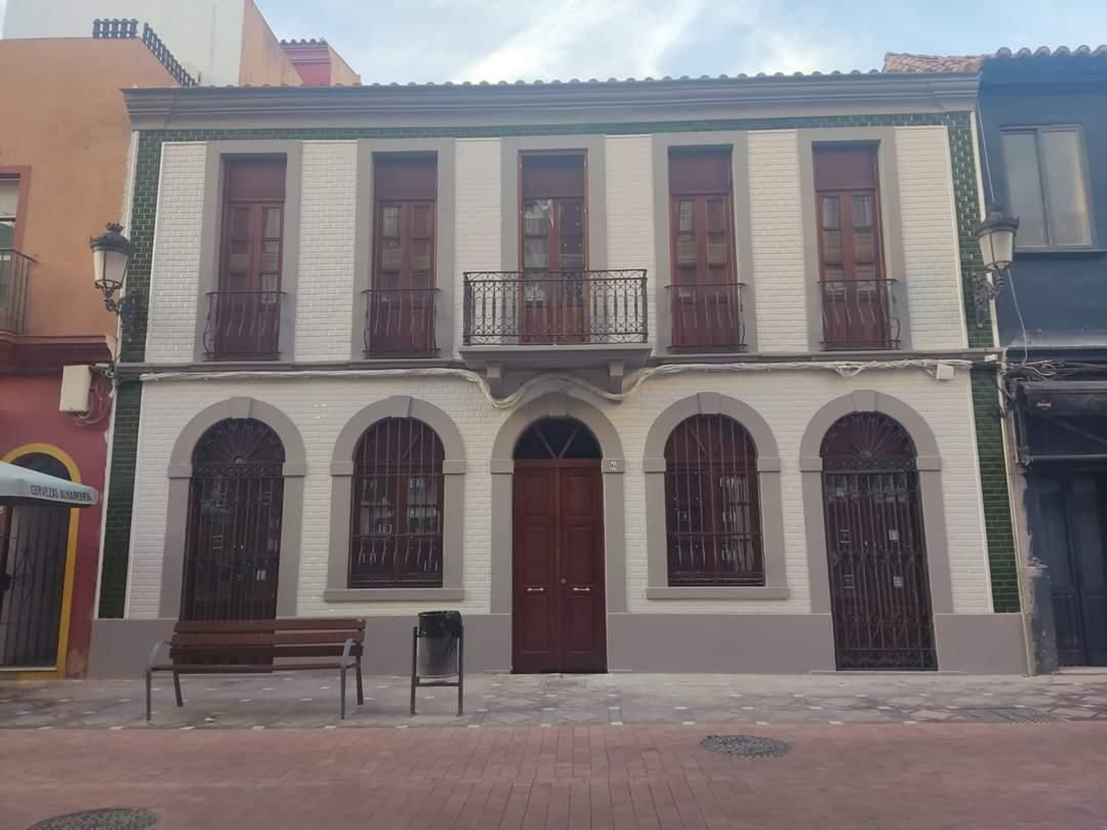 El antes y el después del edifico de la calle Duque Tetuán número 6.