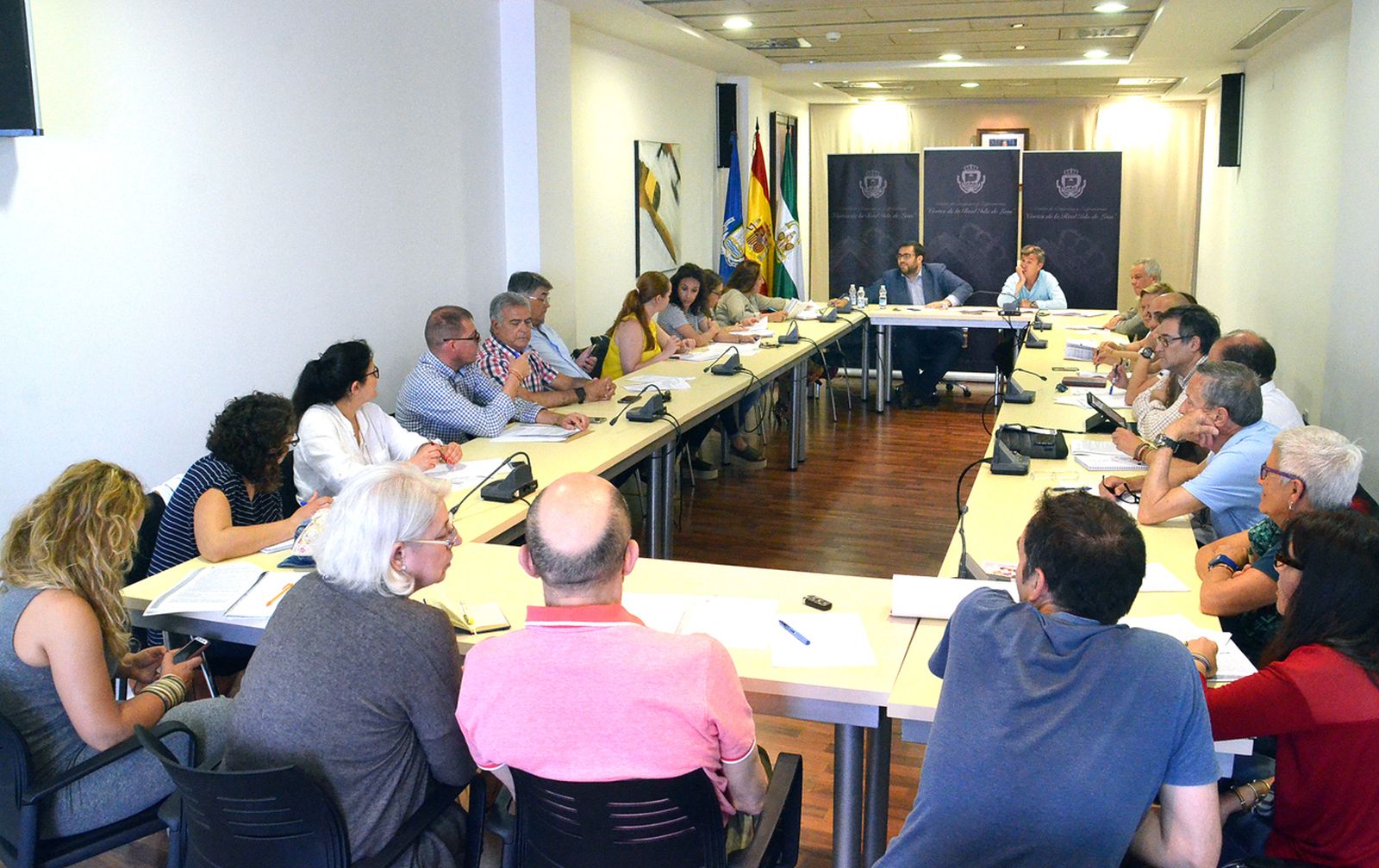 Jaime Armario, concejal de Inclusión y Políticas Sociales, reunido con los colectivos sociales