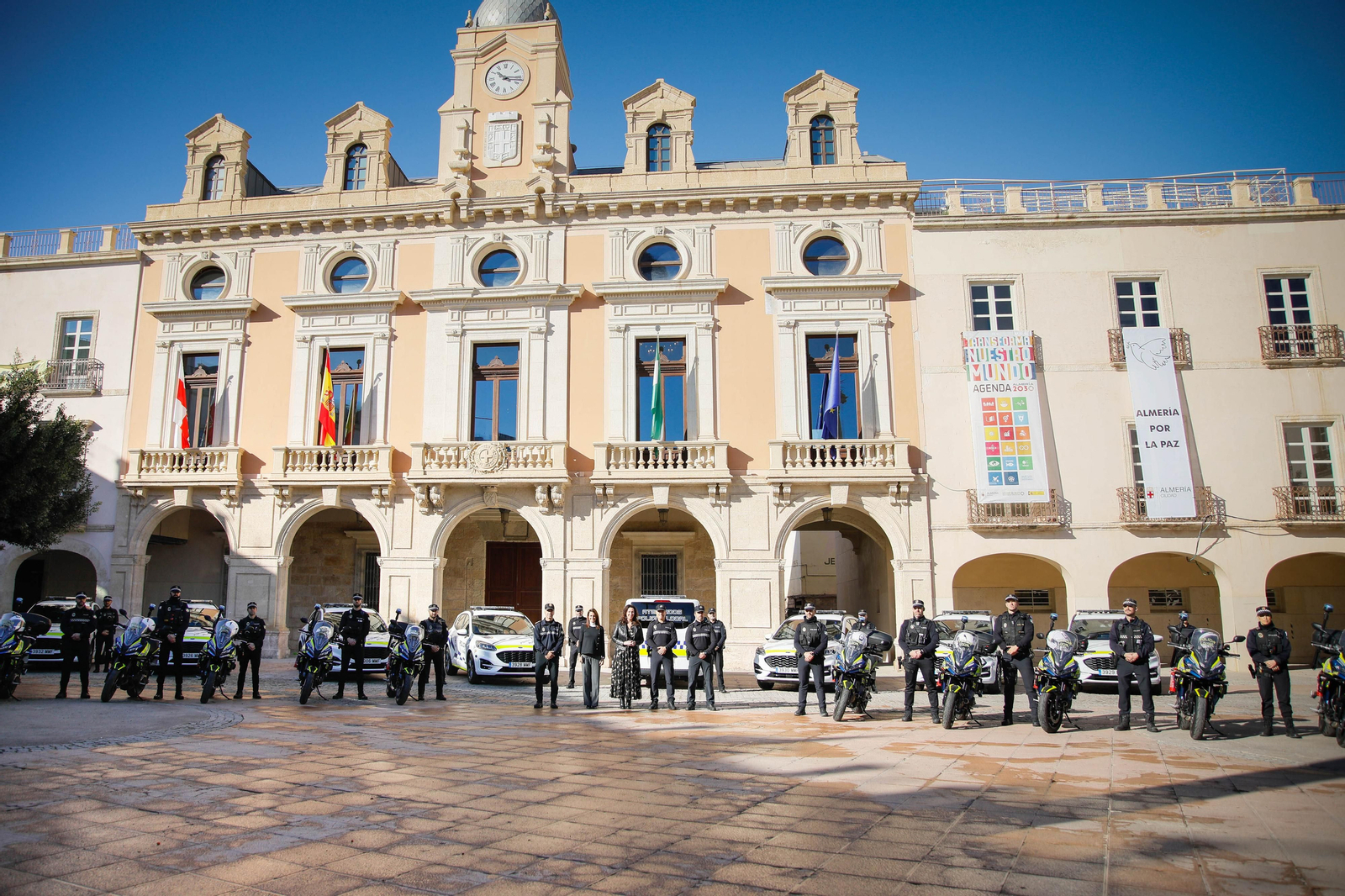 Presentación vehículos y motos policía local en imágenes