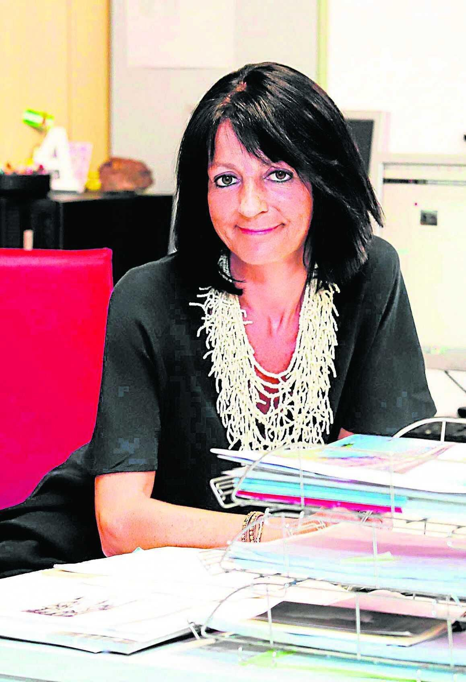 Ana Vives Casas, exdirectora de 'Huelva Información' recibe un reconocimiento honorífico en el Premio Marismas.