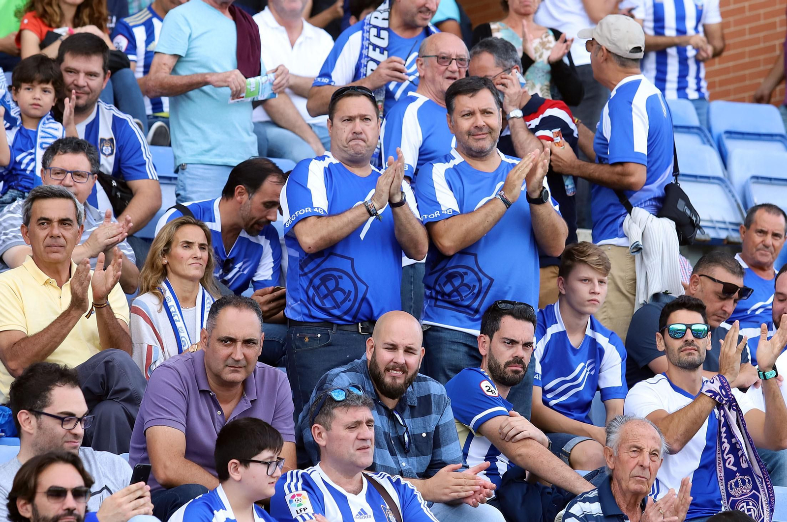 Imágenes del ambiente en el Estadio Nuevo Colombino