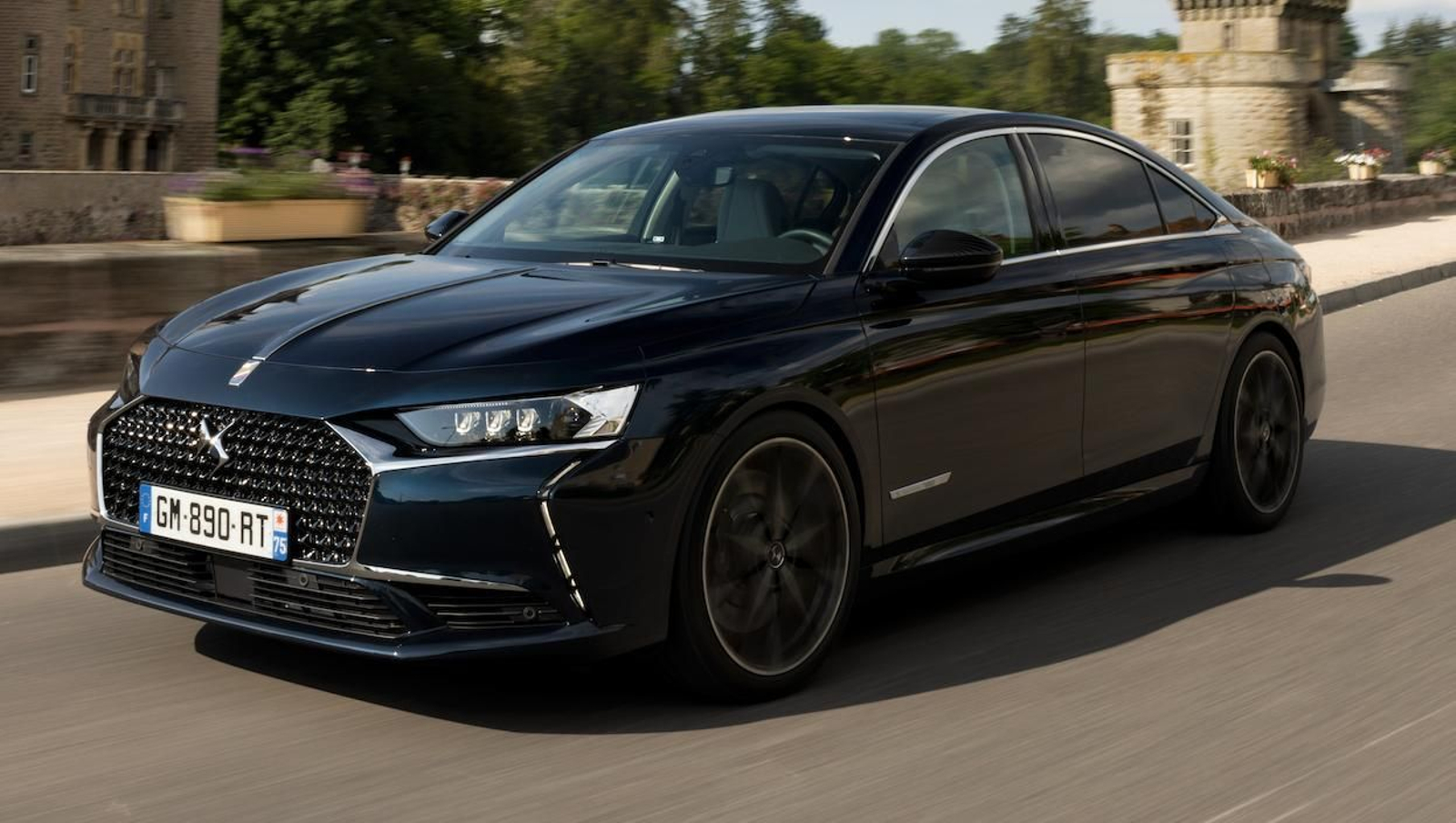 El DS 9 incorpora la colección Esprit de Voyage a su gama y estrena ChatGPT