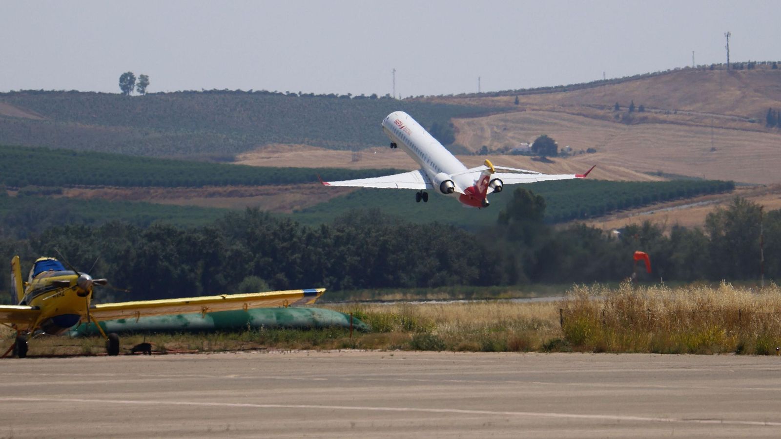 Salida de un avión de Air Nostrum el pasado verano.