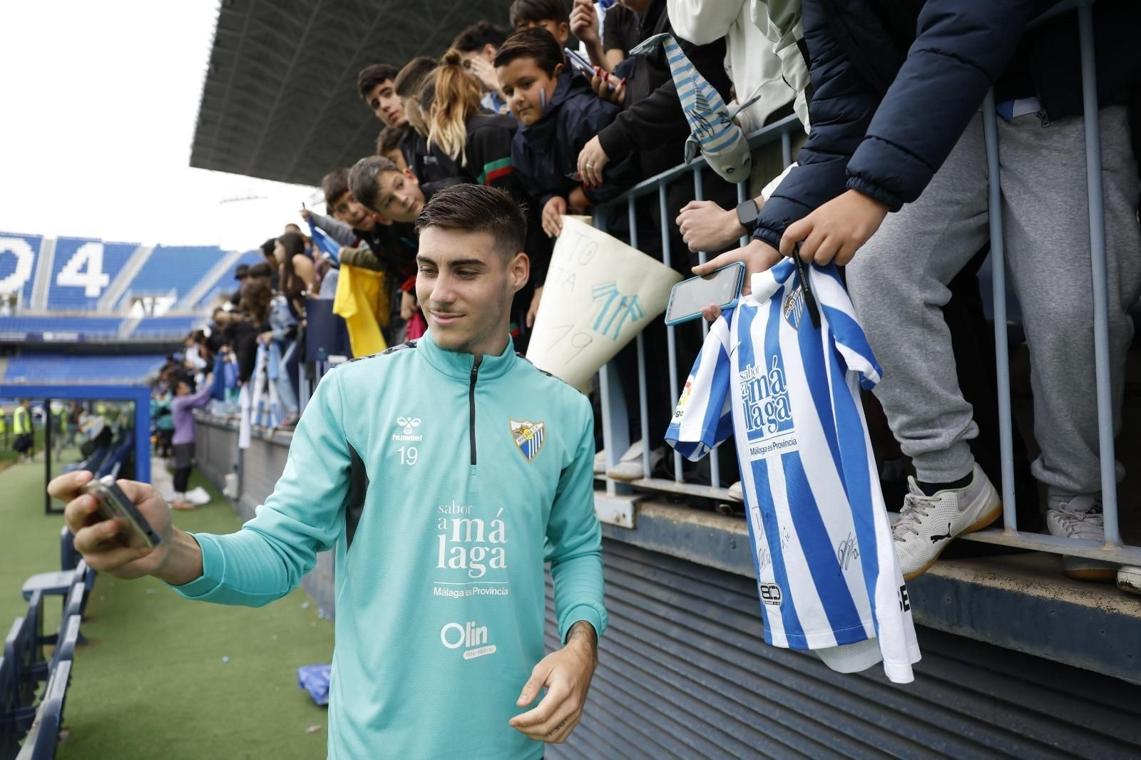 Baño de malaguismo en La Rosaleda en la víspera de Reyes