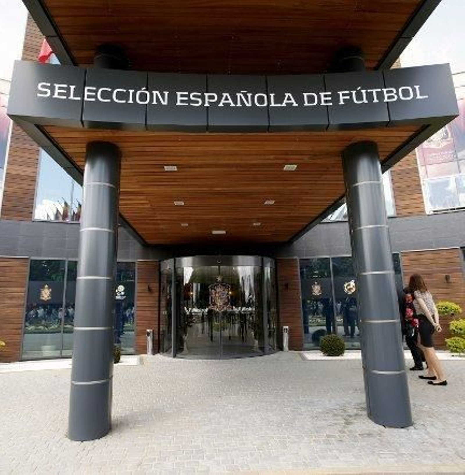 España se relaja con naipes, videojuegos, sauna y turismo