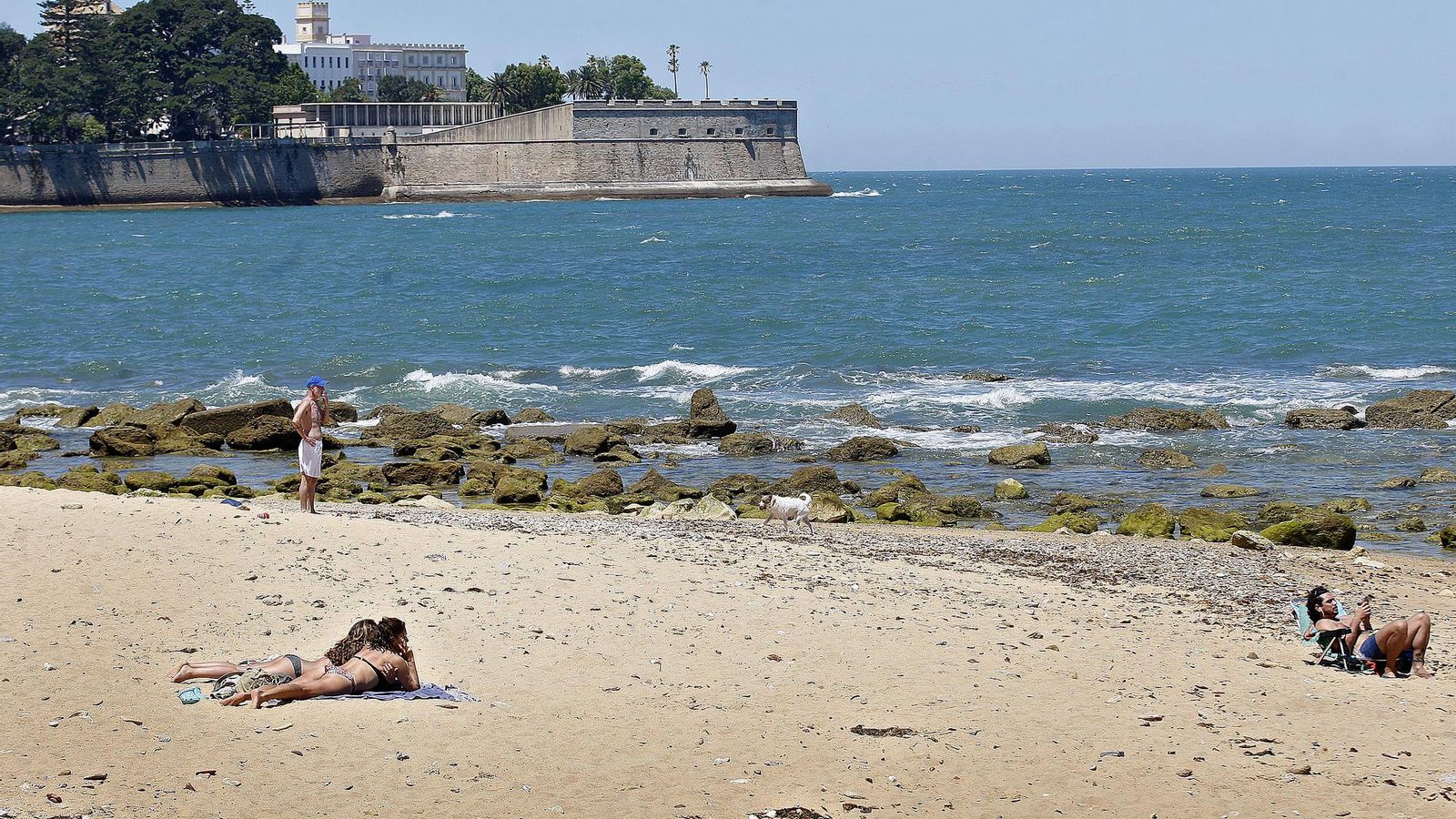 Playita de la entrada de la Punta de San Felipe, en una imagen de un verano de buen aporte natural de arena.